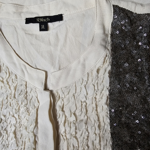 Black brand blouse with sequins and long split back. XL - Picture 4 of 4